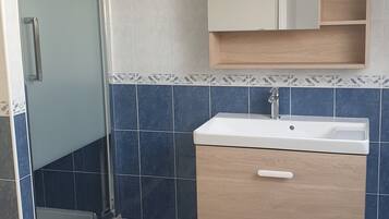 Suihku, hiustenkuivaaja