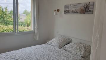 4 makuuhuonetta, silitysrauta/-lauta, vauvan matkasänky, Wi-Fi