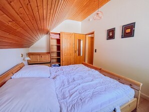 1 habitación, tabla de planchar con plancha y wifi