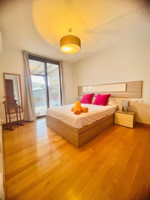 3 chambres, fer et planche à repasser, lit parapluie, Wi-Fi gratuit