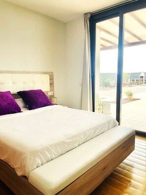 Fer et planche à repasser, accès au Wi-Fi (inclus), literie fournie