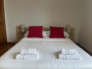 Iron/ironing board, free WiFi, bed sheets