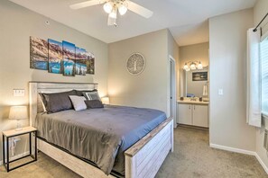 2 bedrooms, WiFi, bed sheets - 6 Mi to Branson Strip! Dog-Friendly Golf Condo (Branson)