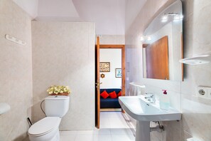 Ducha, secador de pelo, toallas