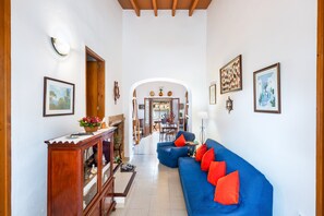 Interior - Holiday Home 'Petita Casa Marinero' with Sea View & Wi-Fi (Santanyí)