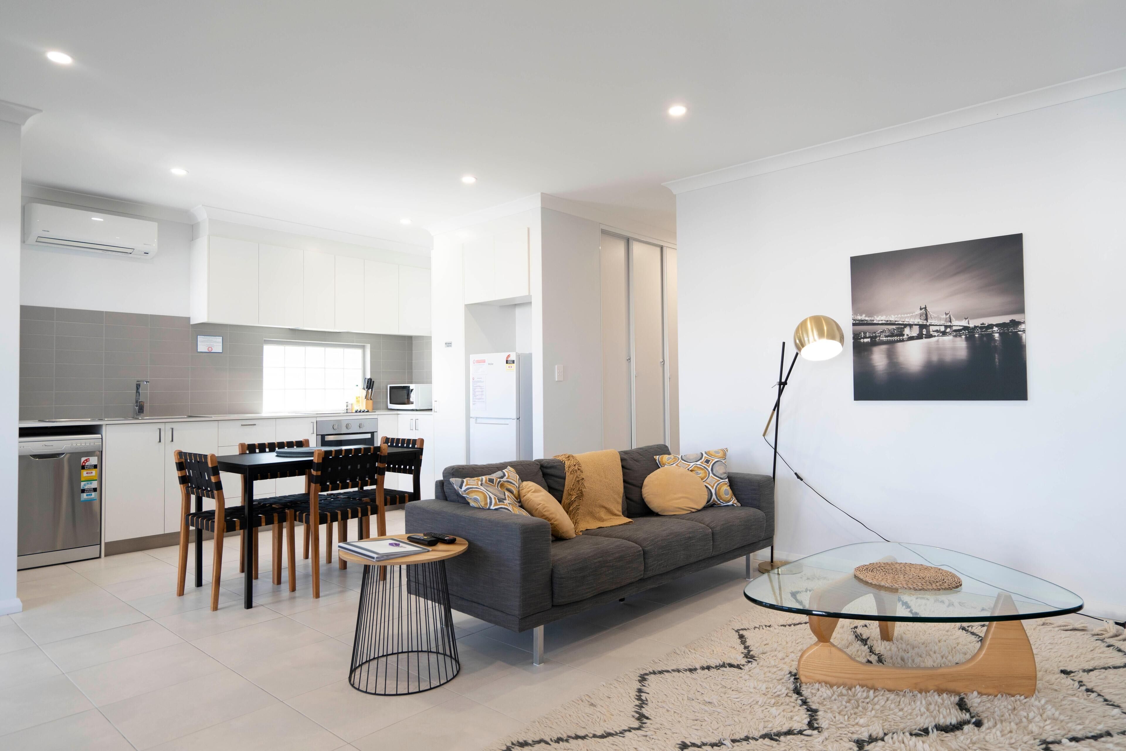 7th Heaven in Cloverdale - sleeps 4 - parking