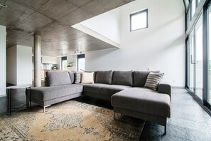 Luxury Villa | Living room | 32-inch flat-screen TV with satellite channels, TV - Villa Olivo (Mendrisio)
