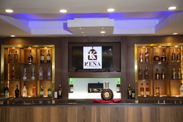 2 Bars/Lounges