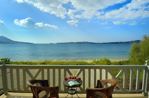 Vila exclusiva | Banheiro | Produtos de toalete de grife, secador de cabelo, toalhas de banho