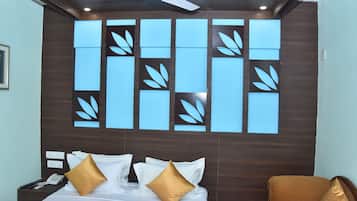 1 bedroom, desk, laptop workspace, blackout curtains