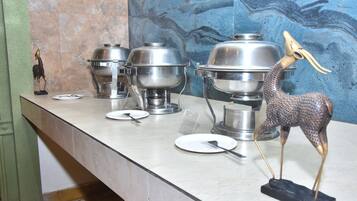 Petit déjeuner buffet (2 INR par personne)