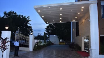 Pintu masuk properti