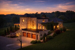 Exterior - Stay in a Real Castle on a Vineyard (Cleveland)