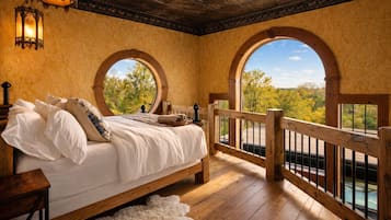 4 chambres, bureau, fer et planche à repasser, lit de bébé portatif