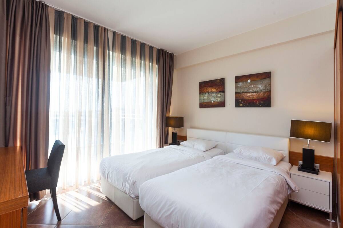 Minibar, in-room safe, WiFi, bed sheets