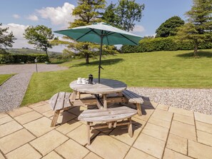 Cottage | Outdoor dining - Gwennol Cottage (Carmarthen)