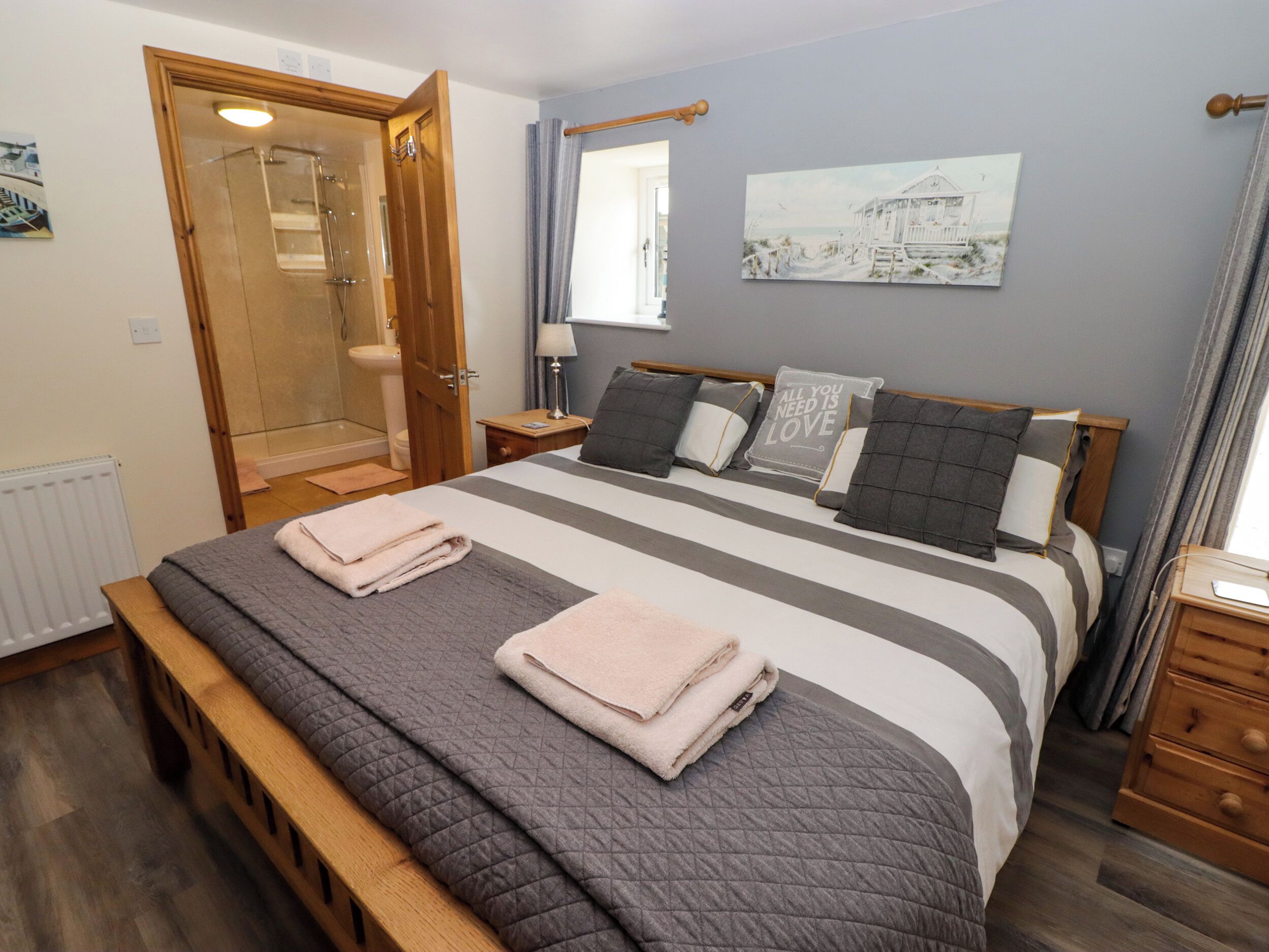 2 bedrooms, individually decorated, individually furnished, free WiFi