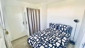 1 slaapkamer, een bureau, wifi