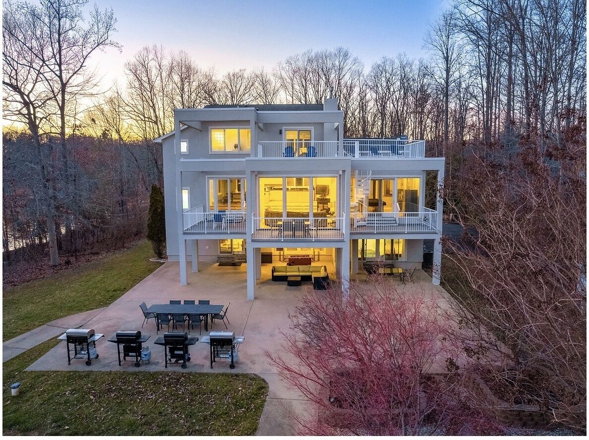 Luxury Waterfront Living, Amazing Views, Amenities Galore