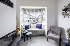 Luxury Studio Suite | Living area | Smart TV - Alle Alacati (Cesme)