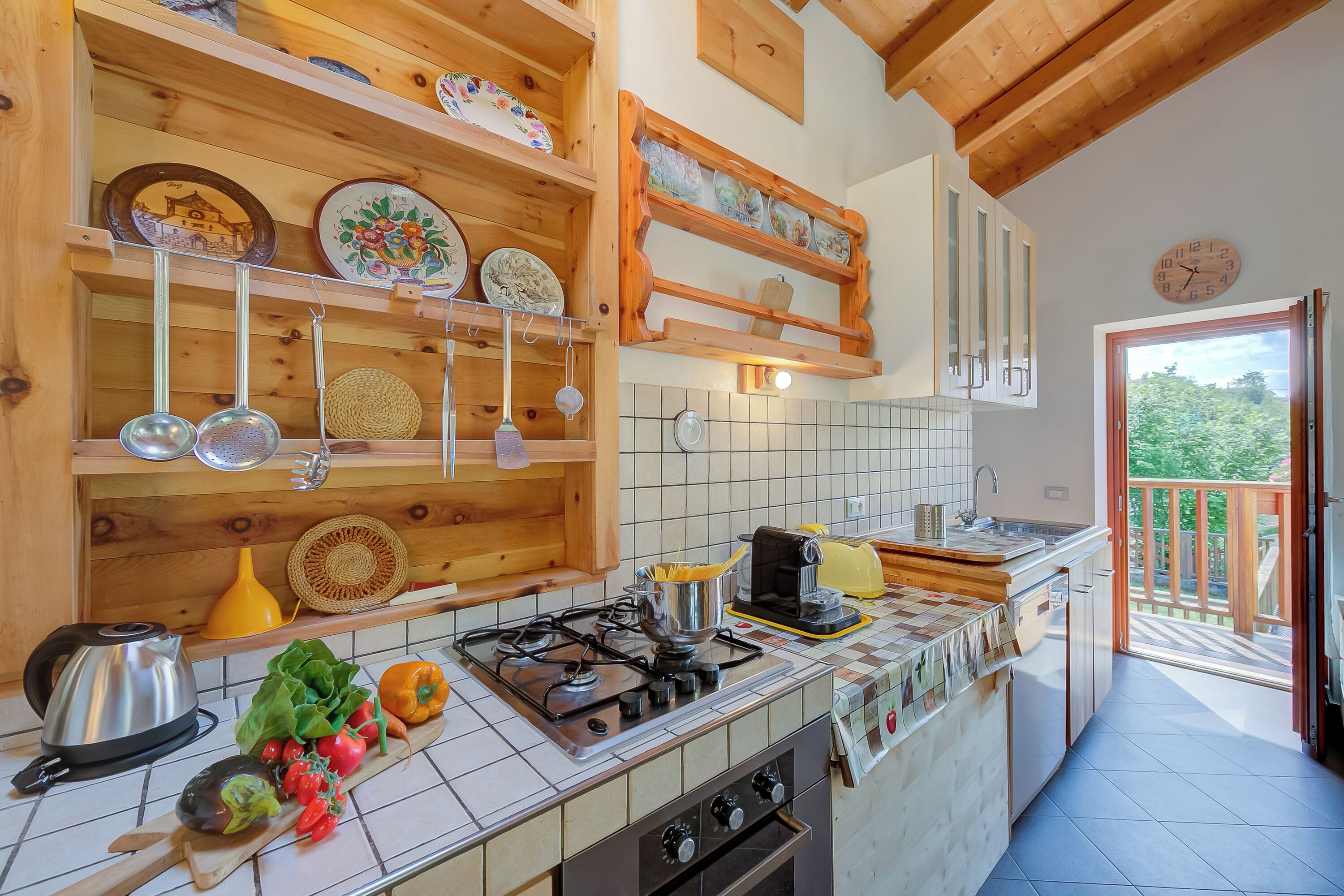 Réfrigérateur, four, plaque de cuisson, lave-vaisselle