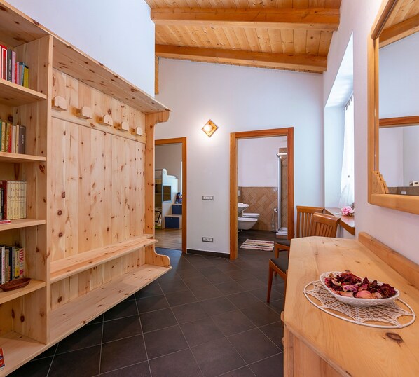 Rumah Keluarga, beberapa kamar (Casa Tra Borgo e Lago) | Interior