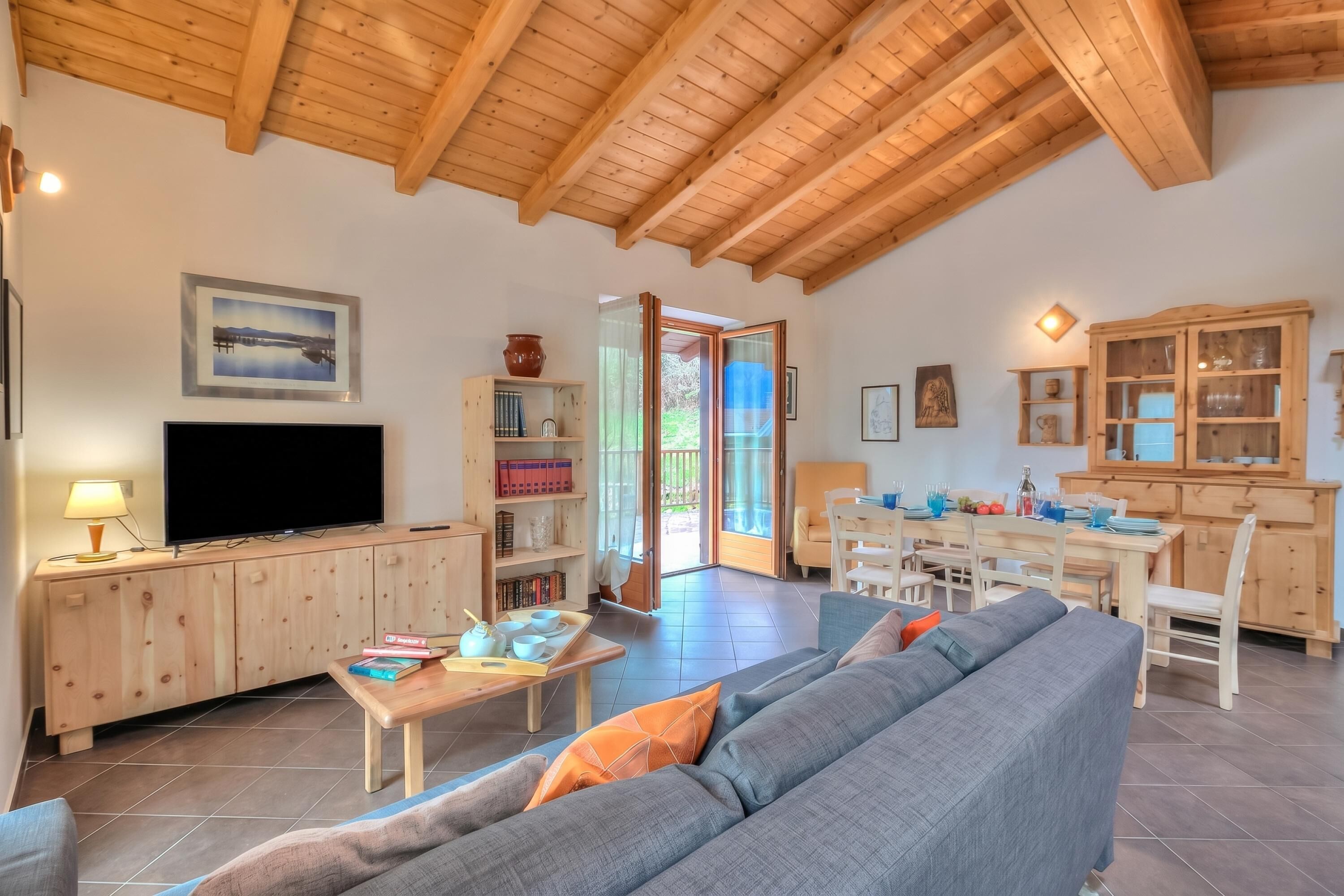 Nhà dành cho gia đình, nhiều phòng ngủ (Casa Tra Borgo e Lago) | Phòng khách | TV màn hình phẳng 21-inch có truyền hình cáp 