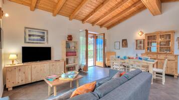 Family House, Multiple Bedrooms (Casa Tra Borgo e Lago) | Living room | 21-inch flat-screen TV with cable channels