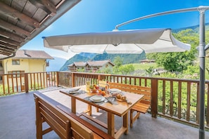 Family House, Multiple Bedrooms (Casa Tra Borgo e Lago) | Outdoor dining