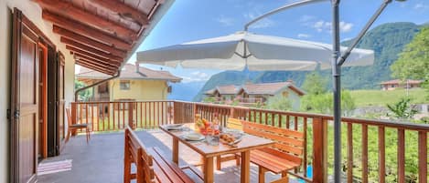 Family House, Multiple Bedrooms (Casa Tra Borgo e Lago) | Outdoor dining