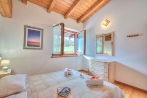 Family House, Multiple Bedrooms (Casa Tra Borgo e Lago) | 2 bedrooms, iron/ironing board, free WiFi, bed sheets - Casa Tra Borgo e Lago (Tenno)