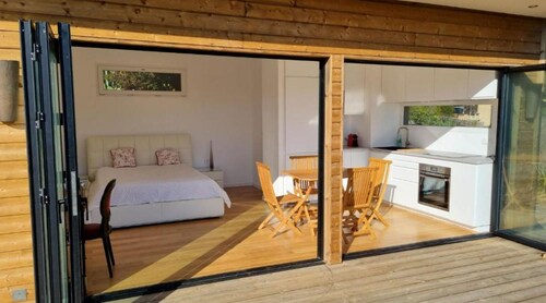 CONTEMPORARY CHALET LES LAURIERS ON ÎLE DU LEVANT