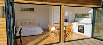 CONTEMPORARY CHALET LES LAURIERS ON ÎLE DU LEVANT