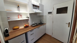 Traditional Studio | Private kitchen | Espresso maker, electric kettle, toaster, spices