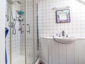 Bathroom - Tyddyn Bach (Newport)