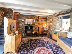 Cottage | 3 bedrooms, individually decorated, individually furnished, free WiFi - Tyddyn Bach (Newport)