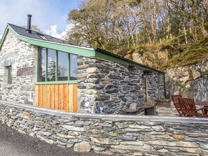 Cottage | Exterior - Tyn Llwyn Cornel Eco Barn (Penrhyndeudraeth)