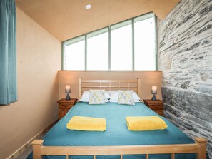 Cottage | 2 bedrooms, individually decorated, individually furnished, free WiFi - Tyn Llwyn Cornel Eco Barn (Penrhyndeudraeth)