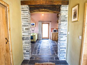 Interior - Tyn Llwyn Cornel Eco Barn (Penrhyndeudraeth)
