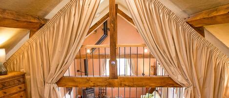 Cottage | Hall