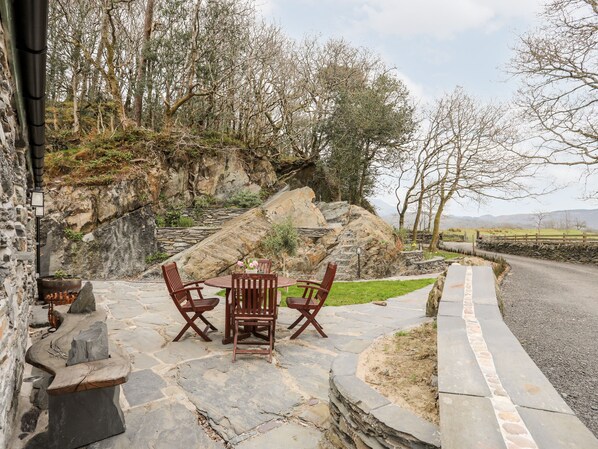 Balcony - Tyn Llwyn Cornel Eco Barn (Penrhyndeudraeth)