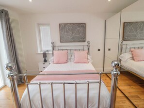 Cottage | 5 bedrooms, individually decorated, individually furnished, free WiFi - Wyvill House (Scarborough)