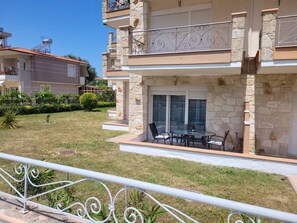 Outdoor dining - Apartment is sold (Pefkochori)
