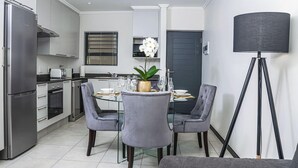 Unclassified image, 2 of 25, button - 2-bed Apartment Ground Floor With Garden 81 (Sandton)