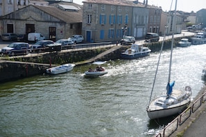 Marina - On the quays of the Sèvre 20 km from la Rochelle by weel maintened cycle pathe. (Marans)