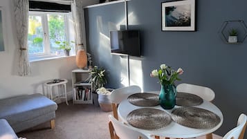 Cottage | Dining