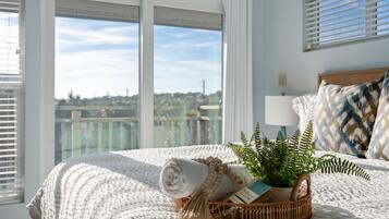 3 chambres, bureau, fer et planche Ă repasser, lit parapluie