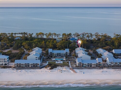 300 Ocean Mile: 150 Steps to Beach! Kid Friendly, 2 Pools, Bikes!