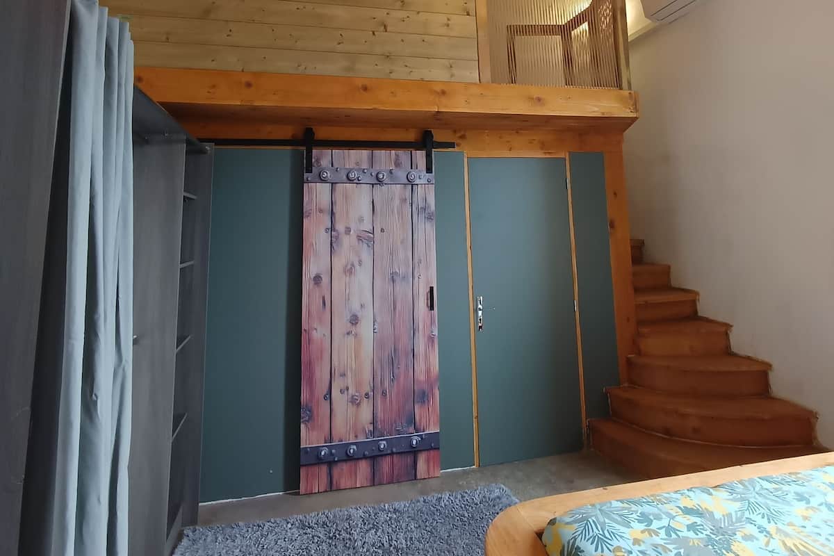 Chambre quadruple familiale | Décor unique, ameublement unique, accÚs au Wi-Fi (inclus)