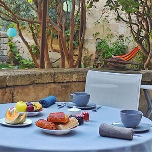Bao gồm bữa sáng kiểu Âu hàng ngày 